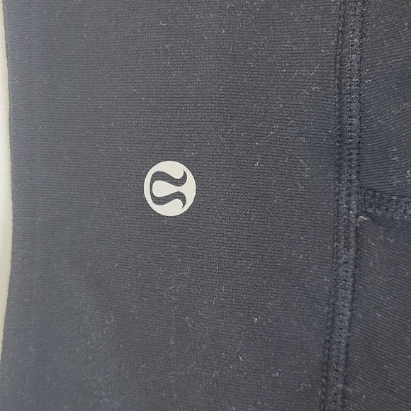 Lululemon Black & Patterned Reversible Shorts - Picture 3 of 4